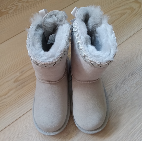 NWOB Ugg Classic Short II Braided Boot - Picture 2 of 7